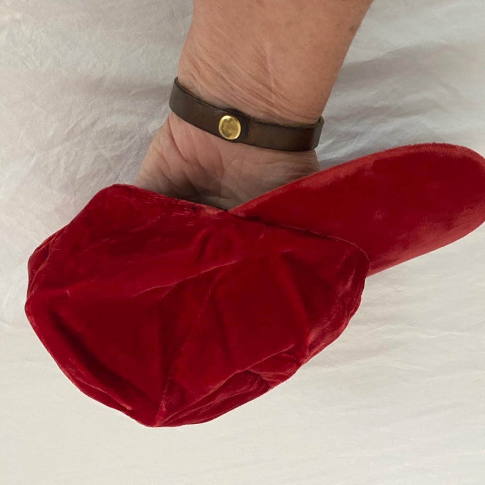 Velvet Cap - Red - Picture 4 of 7